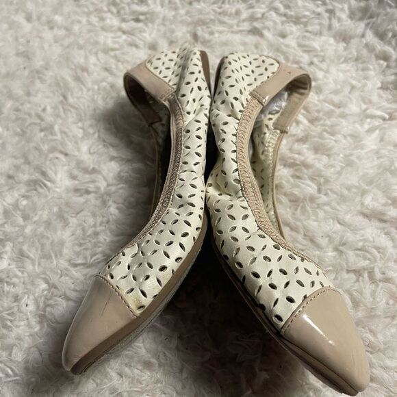 Dexflex Comfort Synthetic Beige and cream lazer cut Ballerina flats SZ9. - Picture 5 of 6
